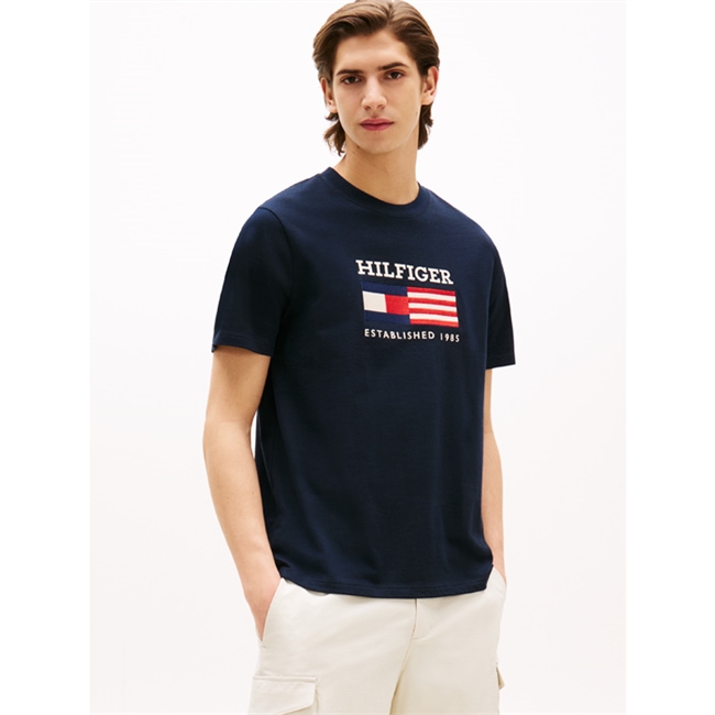 Behagelig navy t-shirt med print og logo fra Tommy Hilfiger