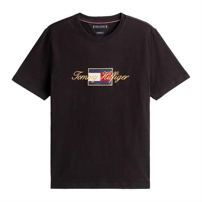 Pæn og moderne t-shirt i sort med print fra Tommy Hilfiger