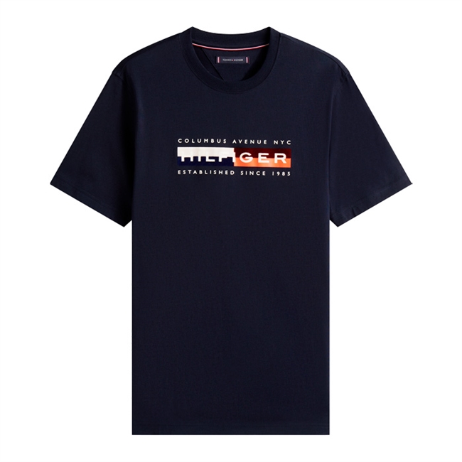 Smart navy t-shirt med unikke detaljer fra Tommy Hilfiger