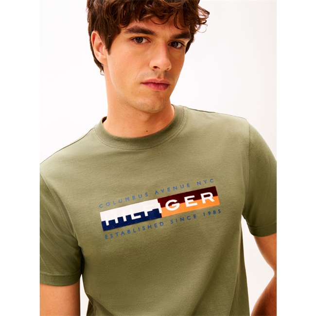 Smart grøn t-shirt med unikke detaljer fra Tommy Hilfiger