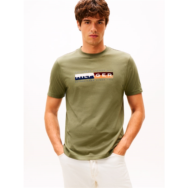 Smart grøn t-shirt med unikke detaljer fra Tommy Hilfiger