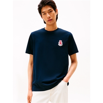 Pæn navy t-shirt med crest logo fra Tommy Hilfiger