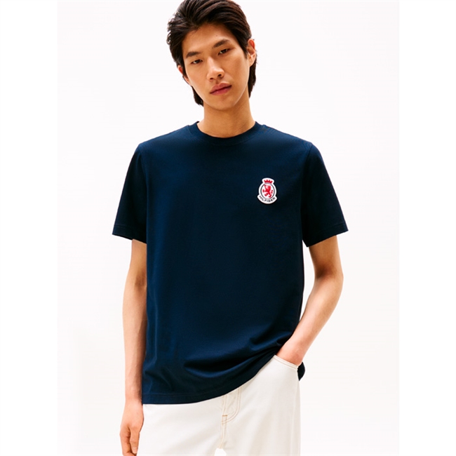 Pæn navy t-shirt med crest logo fra Tommy Hilfiger