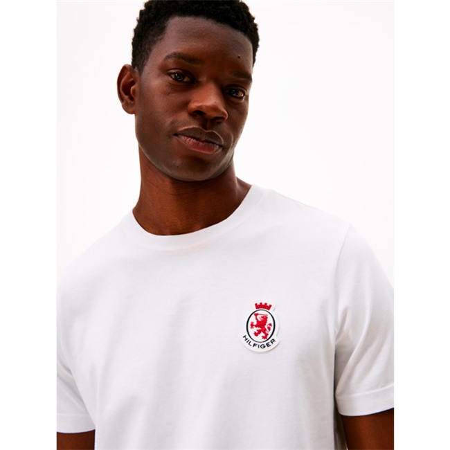 Pæn hvid t-shirt med crest logo fra Tommy Hilfiger