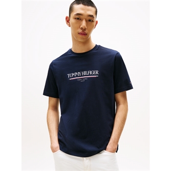 Pæn og moderne love t-shirt i blå fra Tommy Hilfiger