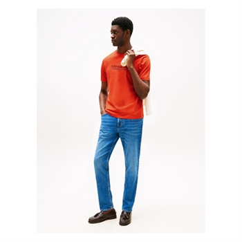 Pæn og moderne love t-shirt i orange fra Tommy Hilfiger