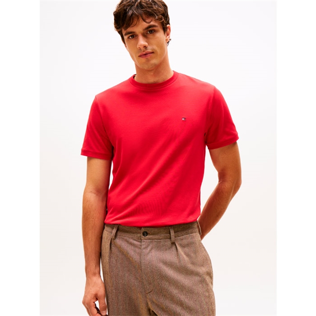 Klassisk rød t-shirt med logo fra Tommy Hilfiger