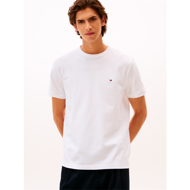 Klassisk hvid t-shirt med logo fra Tommy Hilfiger