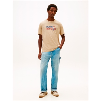 Moderne sandfarvet t-shirt med logo fra Tommy Hilfiger