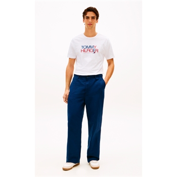 Moderne hvid t-shirt med logo fra Tommy Hilfiger