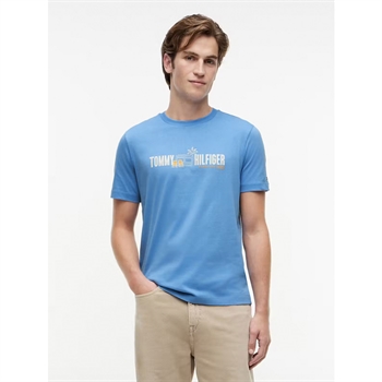 Stilren sommerlig t-shirt med logo fra Tommy Hilfiger