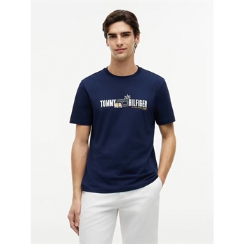 Stilren sommerlig t-shirt i mørkeblå med logo fra Tommy Hilfiger