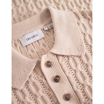 Flot strikket polo i beige fra Les Deux