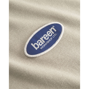 Beige bowler polo med logo på brystet fra Bareen