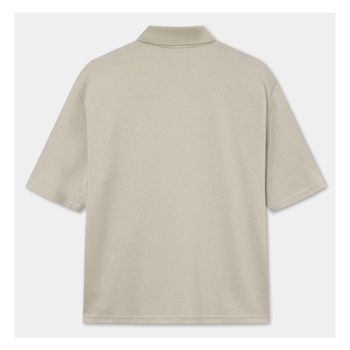 Beige bowler polo med logo på brystet fra Bareen