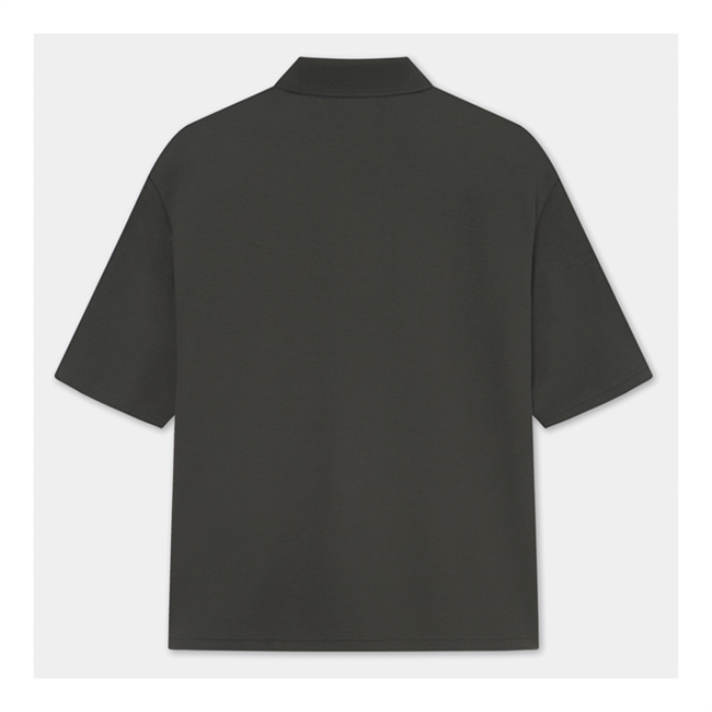 Sort bowler polo med logo på brystet fra Bareen