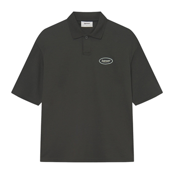 Sort bowler polo med logo på brystet fra Bareen