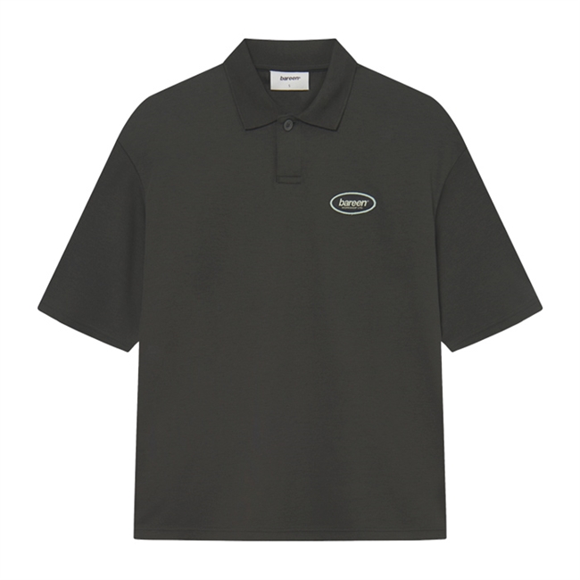 Sort bowler polo med logo på brystet fra Bareen