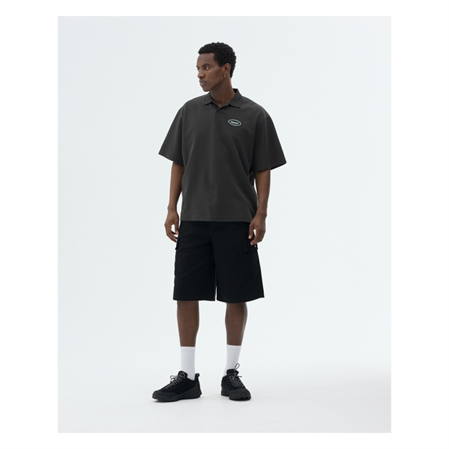 Sort bowler polo med logo på brystet fra Bareen