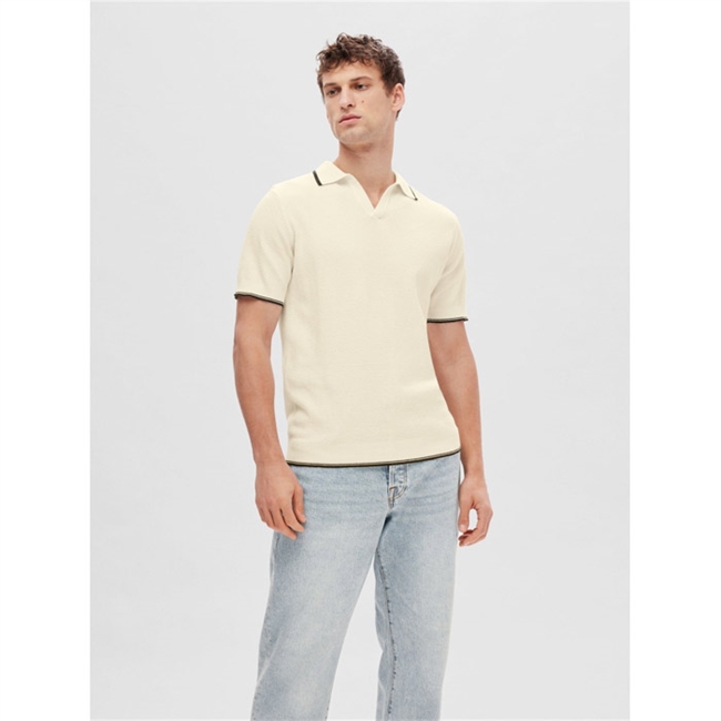 Lækker strikket polo i beige fra Selected.