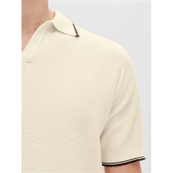 Lækker strikket polo i beige fra Selected.