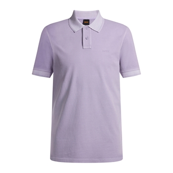 Moderne basic polo i støvet lilla fra BOSS med logo