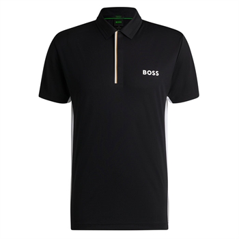 Sporty sort polo fra BOSS i regular fit med logo farver ved den skjulte stolpe lukning.