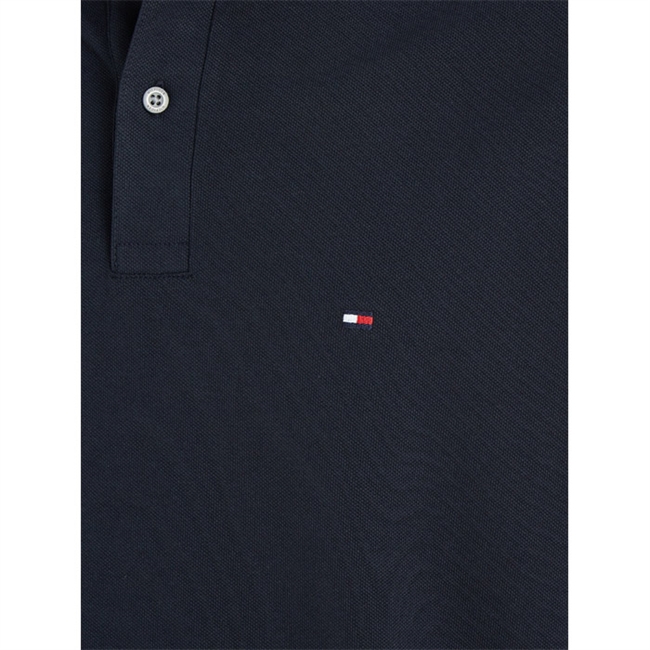 Navy Basis Polo med broderet logo fra Tommy Hilfiger.