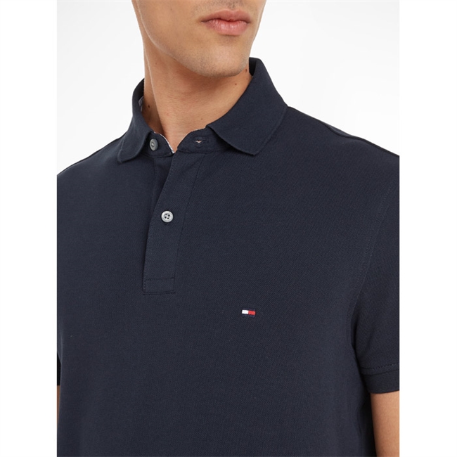 Navy Basis Polo med broderet logo fra Tommy Hilfiger.