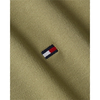 Basis Polo med broderet logo i flot Army grøn fra Tommy Hilfiger.