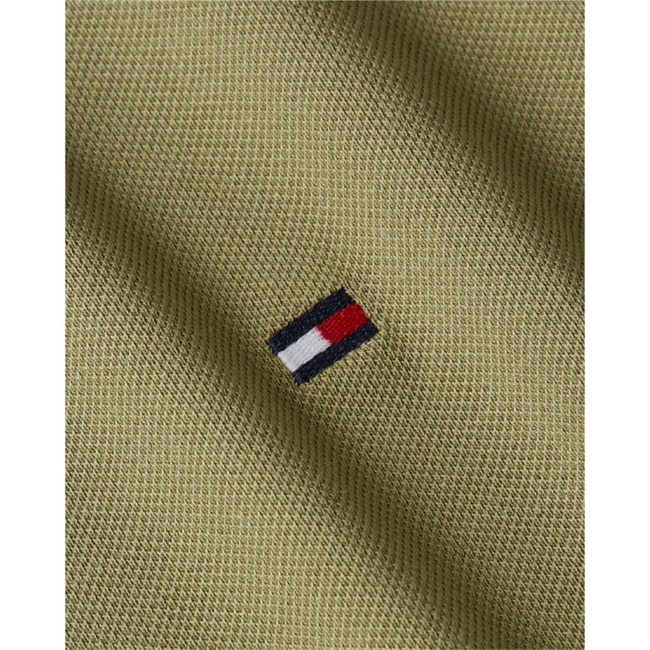 Basis Polo med broderet logo i flot Army grøn fra Tommy Hilfiger.