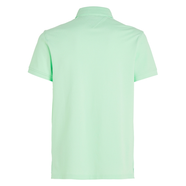 Smart og Sommerlig Polo med broderet logo fra Tommy Hilfiger.