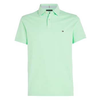 Smart og Sommerlig Polo med broderet logo fra Tommy Hilfiger.