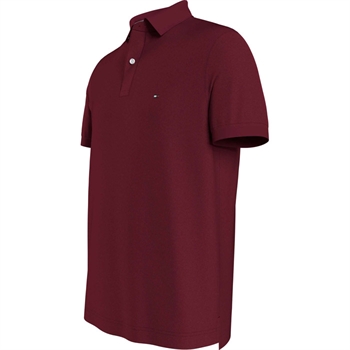 Rød Basis Polo med broderet logo fra Tommy Hilfiger.
