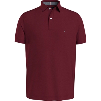 Rød Basis Polo med broderet logo fra Tommy Hilfiger.