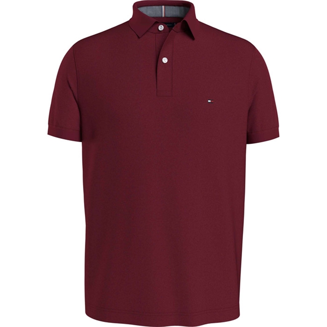 Rød Basis Polo med broderet logo fra Tommy Hilfiger.