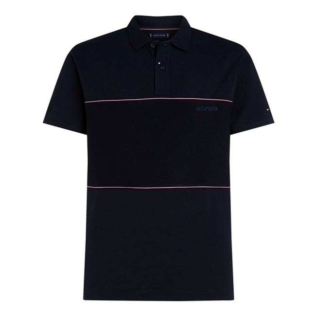 Elegant navy polo fra Tommy Hilfiger, prydet med signatur farvede striber og logo