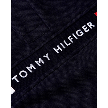 Stilrent og klassisk navy Polo fra Tommy Hilfiger med logo