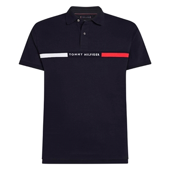 Stilrent og klassisk navy Polo fra Tommy Hilfiger med logo