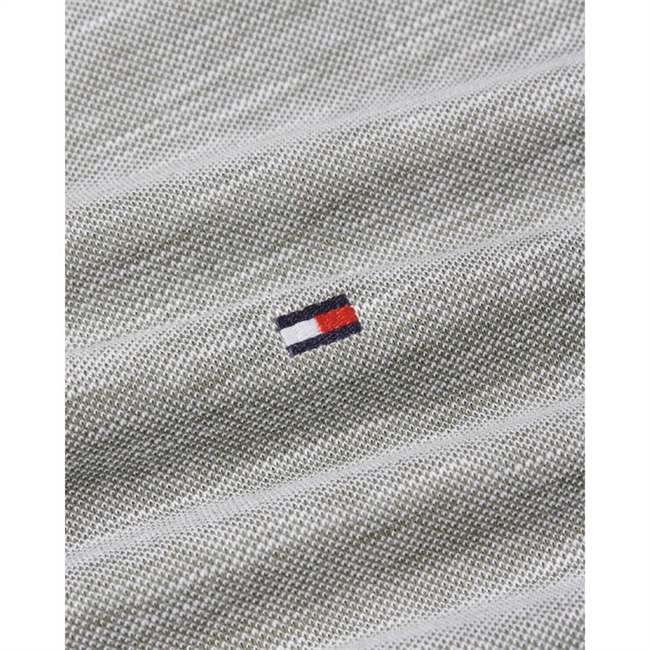 Stilren oxford polo i støvet grøn fra Tommy Hilfiger