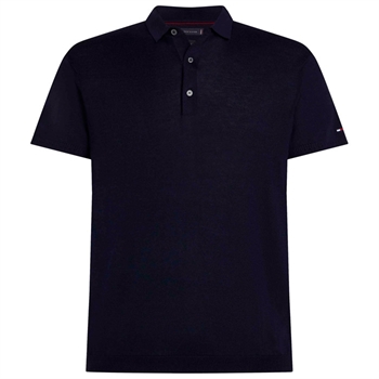 Stilren mørkeblå polo fra Tommy Hilfiger.