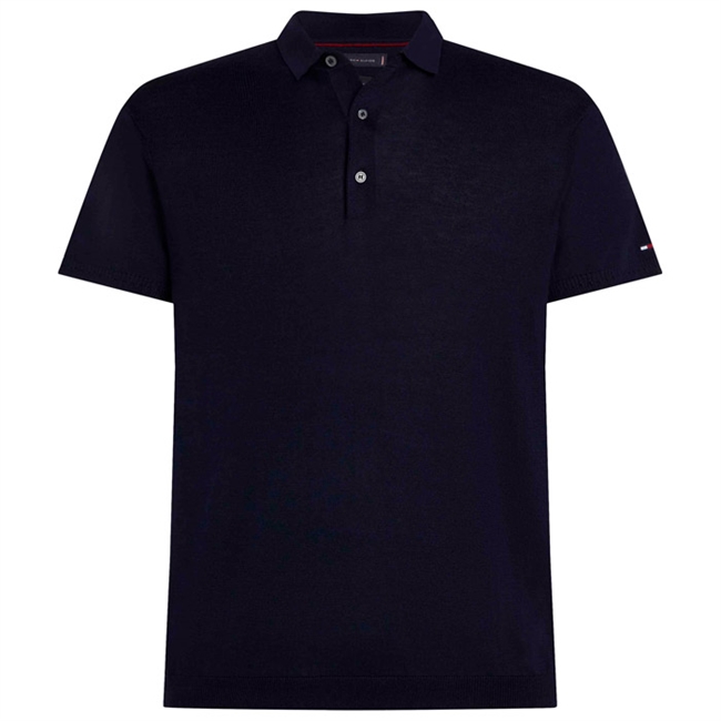 Stilren mørkeblå polo fra Tommy Hilfiger.