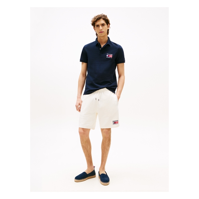 Stilrent og moderne navy polo fra Tommy Hilfiger med logo