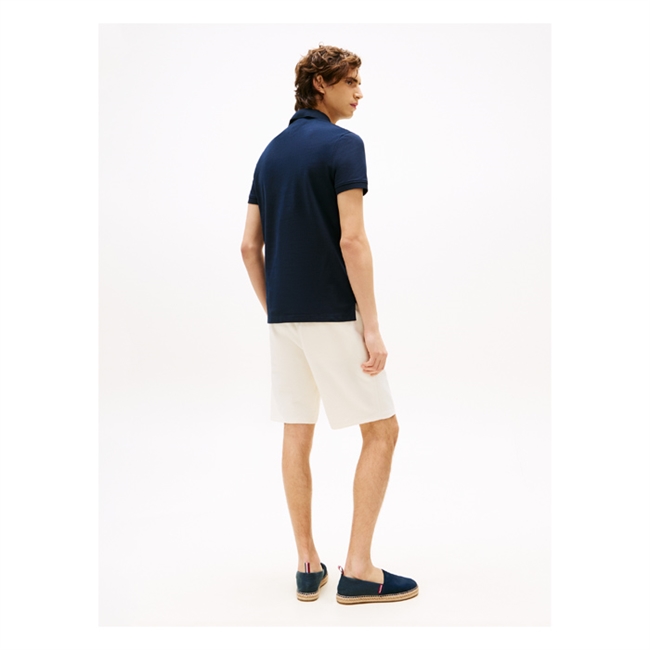 Stilrent og moderne navy polo fra Tommy Hilfiger med logo