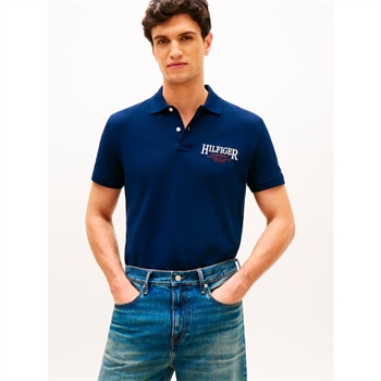 Moderne polo i blå med logo detalje fra Tommy Hilfiger