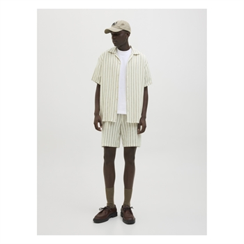 Off white og grøn stribet skjorte med korte ærmer fra Jack & Jones