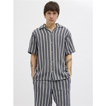 Kortærmet stribet skjorte i blå fra Jack & Jones