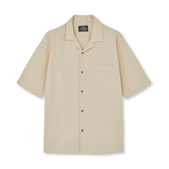 Moderne kortærmet skjorte i sandfarve fra Mads Nørgaard