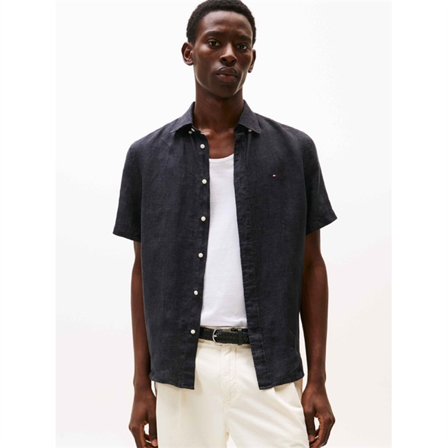 Flot sort sommer skjorte i hør fra Tommy Hilfiger.