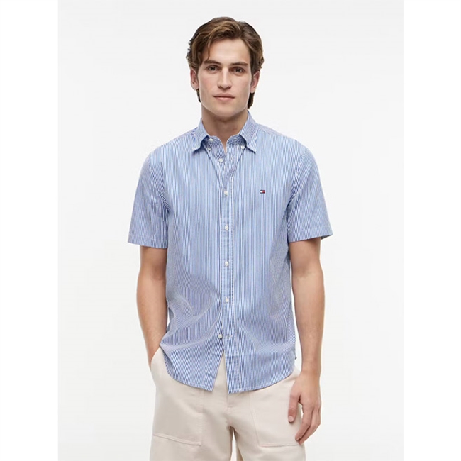 Stilren kortærmet skjorte med striber i blå / hvid fra Jack & Jones